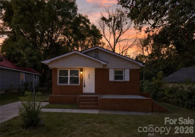 Photo 1 of Single family home for sale at 427 Clinton Ave, Lancaster, SC 29720 | MLS# 4428576 | Listing updated on 2026-10-01