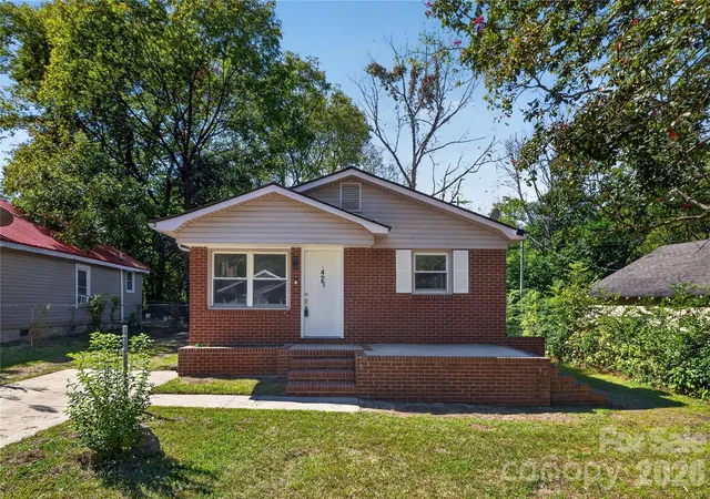 Photo 2 of Single family home for sale at 427 Clinton Ave, Lancaster, SC 29720 | MLS# 4428576 | Listing updated on 2026-10-01