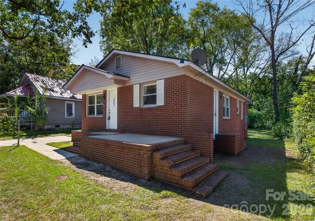 Photo 3 of Single family home for sale at 427 Clinton Ave, Lancaster, SC 29720 | MLS# 4428576 | Listing updated on 2026-10-01