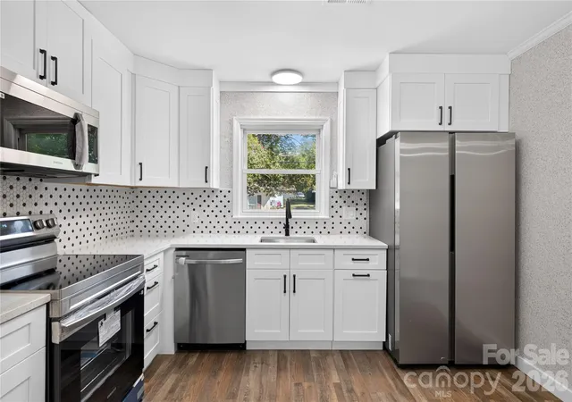 Photo 3 of Single family home for sale at 427 Clinton Ave, Lancaster, SC 29720 | MLS# 4428576 | Listing updated on 2026-10-01