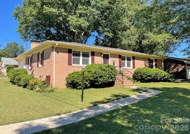 Photo 1 of Single family home for sale at 604 W Park Ave, Mooresville, NC 28115 | MLS# 4428577 | Listing updated on 2026-10-02
