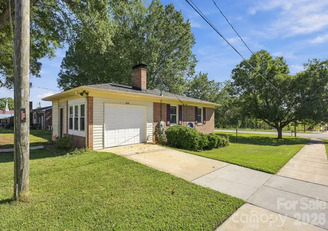 Photo 2 of Single family home for sale at 604 W Park Ave, Mooresville, NC 28115 | MLS# 4428577 | Listing updated on 2026-10-02