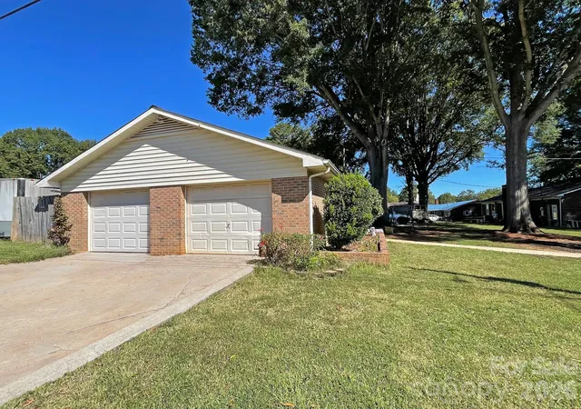 Photo 3 of Single family home for sale at 604 W Park Ave, Mooresville, NC 28115 | MLS# 4428577 | Listing updated on 2026-10-02