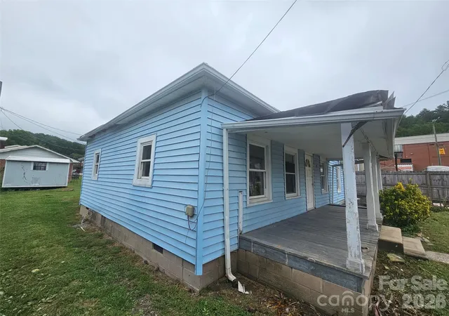 Photo 2 of Single family home for sale at 28 Chestnut St, Rosman, NC 28772 | MLS# 4428585 | Listing updated on 2026-09-26