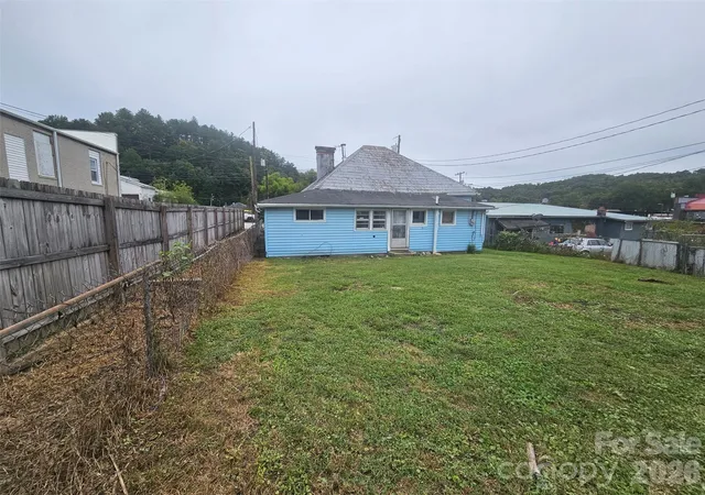 Photo 3 of Single family home for sale at 28 Chestnut St, Rosman, NC 28772 | MLS# 4428585 | Listing updated on 2026-09-26