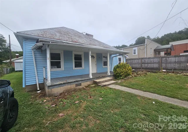Photo 3 of Single family home for sale at 28 Chestnut St, Rosman, NC 28772 | MLS# 4428585 | Listing updated on 2026-09-26