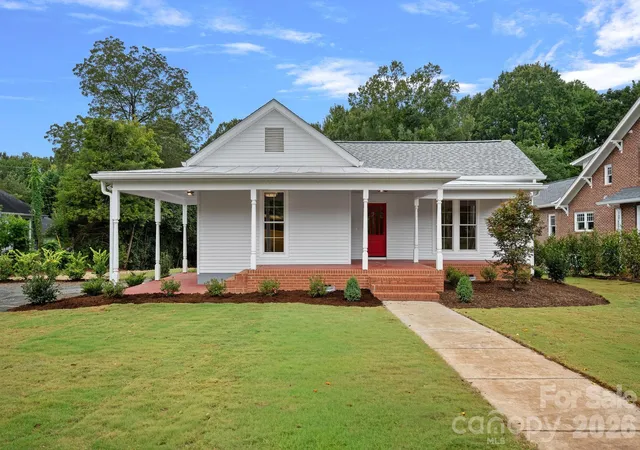 Photo 1 of Single family home for sale at 705 N Main St, Davidson, NC 28036 | MLS# 4428587 | Listing updated on 2026-09-28