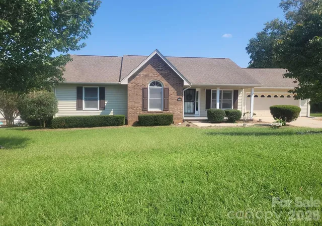 Photo 1 of Single family home for sale at 3842 Serenity Dr, Hickory, NC 28602 | MLS# 4428589 | Listing updated on 2026-10-24