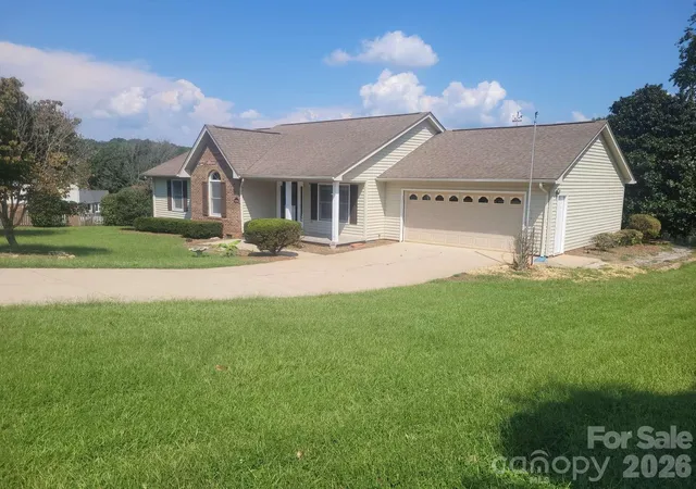 Photo 2 of Single family home for sale at 3842 Serenity Dr, Hickory, NC 28602 | MLS# 4428589 | Listing updated on 2026-10-07