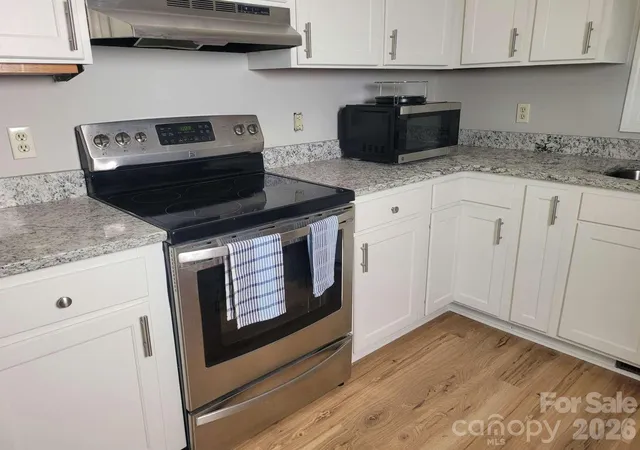 Photo 3 of Single family home for sale at 3842 Serenity Dr, Hickory, NC 28602 | MLS# 4428589 | Listing updated on 2026-10-09