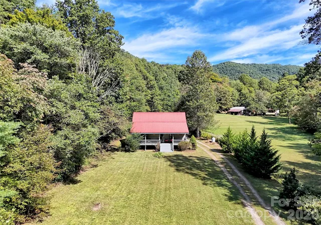 Photo 2 of Single family home for sale at 57 Pebble Dr, Whittier, NC 28789 | MLS# 4428593 | Listing updated on 2026-10-03