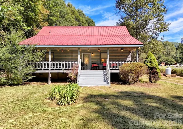 Photo 4 of Single family home for sale at 57 Pebble Dr, Whittier, NC 28789 | MLS# 4428593 | Listing updated on 2026-10-03