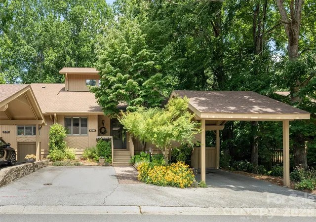 Condo for sale at 601 Red Oak Dr, Hendersonville, NC 28791 | MLS# 4428600