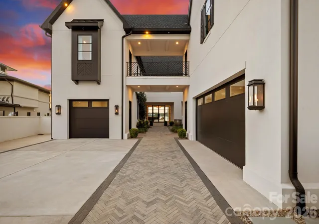 Photo 3 of Mansion for sale at 17811 Largo Pl, Cornelius, NC 28031 | MLS# 4428601 | Listing updated on 2026-10-07