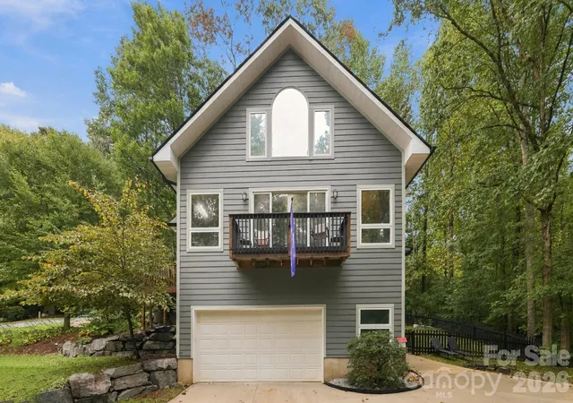 Photo 1 of Single family home for sale at 176 Sweetwater Hills Dr, Hendersonville, NC 28791 | MLS# 4428604 | Listing updated on 2026-09-26