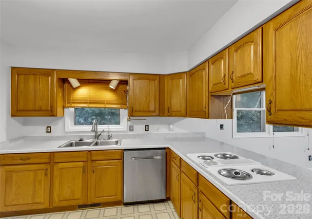 Photo 3 of Single family home for sale at 250 Camp Crk Rd, Whittier, NC 28789 | MLS# 4428607 | Listing updated on 2026-10-03