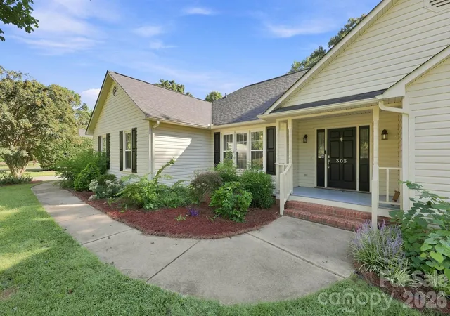 Photo 3 of Single family home for sale at 303 N Deerfield Cir, Salisbury, NC 28147 | MLS# 4428608 | Listing updated on 2026-10-06