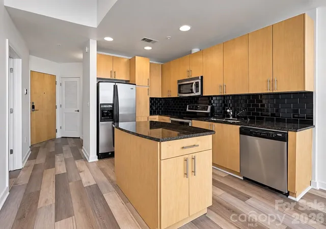Photo 3 of Condo for sale at 210 N Church St #3411, Charlotte, NC 28202 | MLS# 4428616 | Listing updated on 2026-10-05