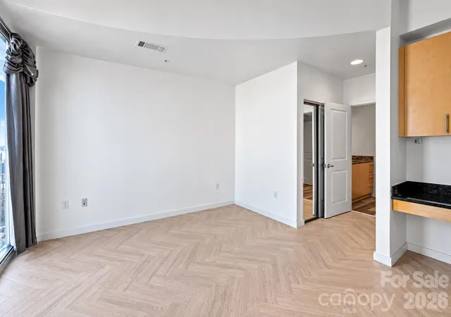 Photo 4 of Condo for sale at 210 N Church St #3411, Charlotte, NC 28202 | MLS# 4428616 | Listing updated on 2026-10-05