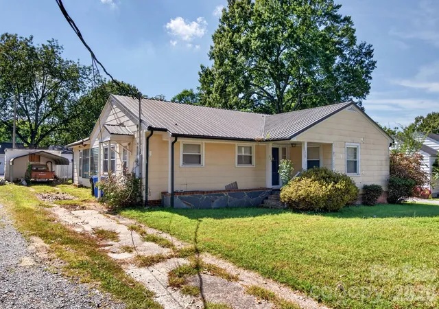 Photo 3 of Single family home for sale at 633 Oak St, Mooresville, NC 28115 | MLS# 4428617 | Listing updated on 2026-10-05