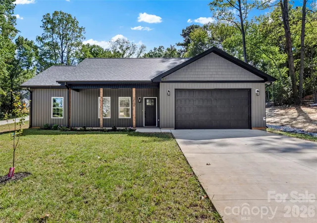 Single family home for sale at 2328 Summerlin St, Winston Salem, NC 27103 | MLS# 4428619