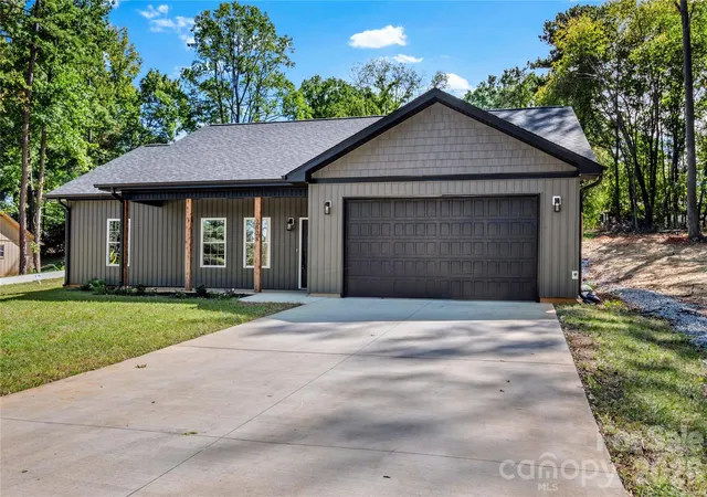 Photo 1 of Single family home for sale at 2328 Summerlin St, Winston Salem, NC 27103 | MLS# 4428619 | Listing updated on 2026-10-05