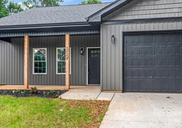 Photo 2 of Single family home for sale at 2328 Summerlin St, Winston Salem, NC 27103 | MLS# 4428619 | Listing updated on 2026-10-05