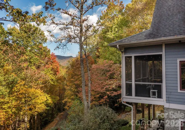 Photo 3 of Single family home for sale at 18 Wood Hvn Ln, Black Mountain, NC 28711 | MLS# 4428632 | Listing updated on 2026-09-28