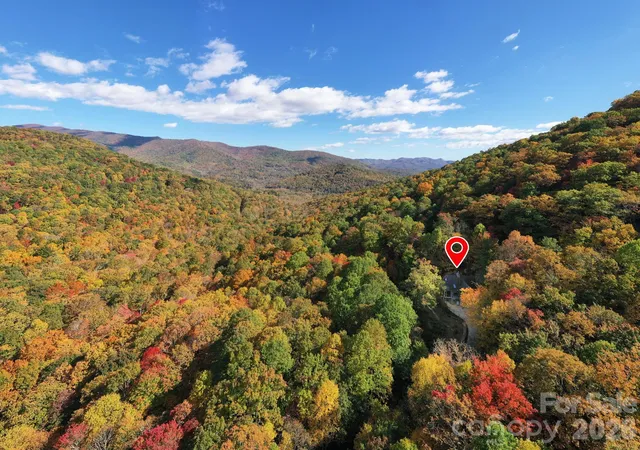 Photo 3 of Single family home for sale at 18 Wood Hvn Ln, Black Mountain, NC 28711 | MLS# 4428632 | Listing updated on 2026-09-28