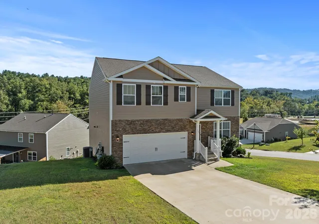 Photo 2 of Single family home for sale at 166 Amblers Knoll Rd, Weaverville, NC 28787 | MLS# 4428637 | Listing updated on 2026-10-04