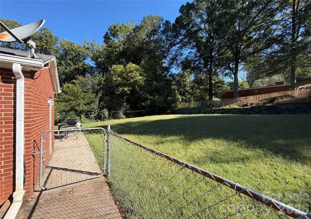Photo 3 of Single family home for sale at 340 Nursery Ln, Statesville, NC 28677 | MLS# 4428638 | Listing updated on 2026-09-26