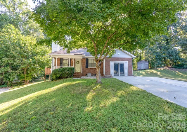 Photo 1 of Single family home for sale at 5805 Woodrock Ct, Charlotte, NC 28214 | MLS# 4428639 | Listing updated on 2026-10-04