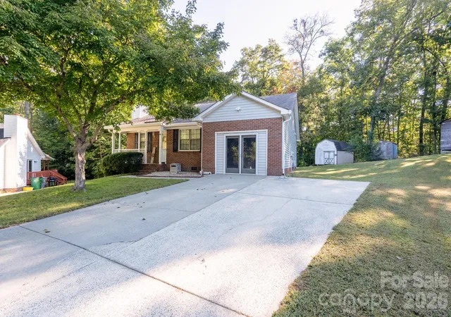 Photo 2 of Single family home for sale at 5805 Woodrock Ct, Charlotte, NC 28214 | MLS# 4428639 | Listing updated on 2026-10-04