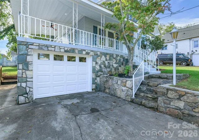 Photo 3 of Single family home for sale at 135 Patton Ave, Canton, NC 28716 | MLS# 4428642 | Listing updated on 2026-10-01