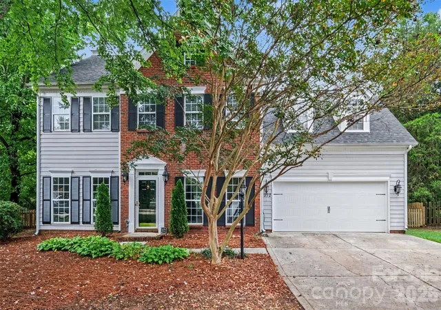 Photo 2 of Single family home for sale at 1372 Yorkshire Pl Nw, Concord, NC 28027 | MLS# 4428646 | Listing updated on 2026-10-01