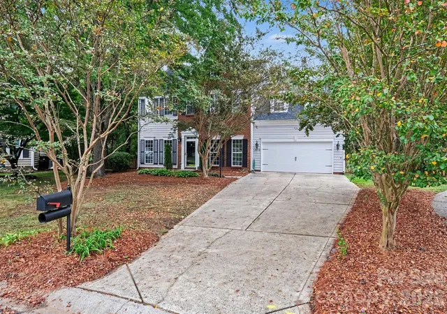 Photo 3 of Single family home for sale at 1372 Yorkshire Pl NW, Concord, NC 28027 | MLS# 4428646 | Listing updated on 2026-10-01