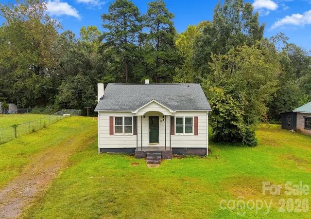 Photo 3 of Single family home for sale at 98 Duke St, Granite Falls, NC 28630 | MLS# 4428648 | Listing updated on 2026-10-02