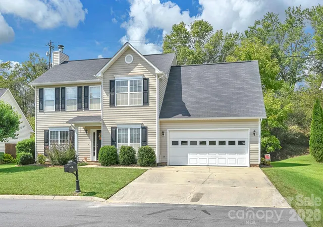 Photo 2 of Single family home for sale at 21 Sunberry Trl N, Fletcher, NC 28732 | MLS# 4428651 | Listing updated on 2026-09-28