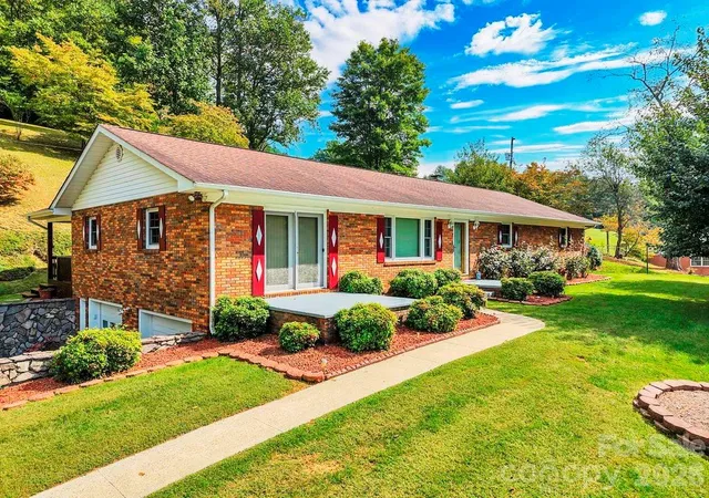 Photo 2 of Single family home for sale at 6762 Us Hwy 421 N, Vilas, NC 28692 | MLS# 4428654 | Listing updated on 2026-10-20