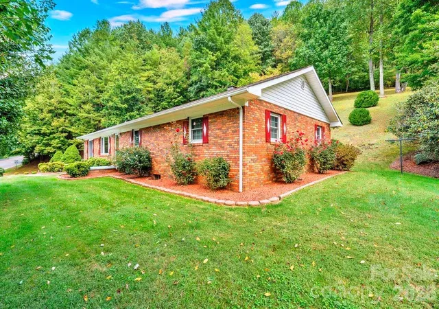 Photo 3 of Single family home for sale at 6762 Us Hwy 421 N, Vilas, NC 28692 | MLS# 4428654 | Listing updated on 2026-10-20