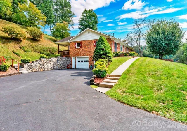 Photo 3 of Single family home for sale at 6762 US Hwy 421 N, Vilas, NC 28692 | MLS# 4428654 | Listing updated on 2026-10-20
