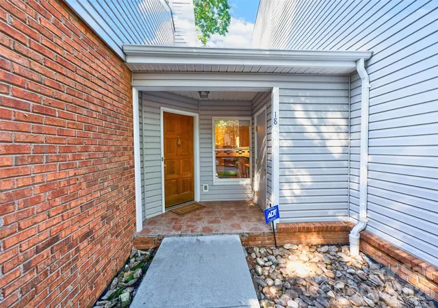 Photo 3 of Condo for sale at 18 8th Avenue NW #18, Hickory, NC 28601 | MLS# 4428688 | Listing updated on 2026-09-26
