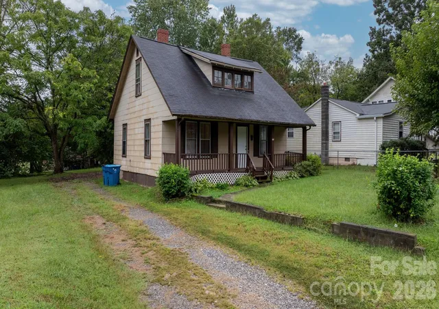 Photo 2 of Single family home for sale at 1847 2nd Avenue Sw, Hickory, NC 28602 | MLS# 4428691 | Listing updated on 2026-09-29