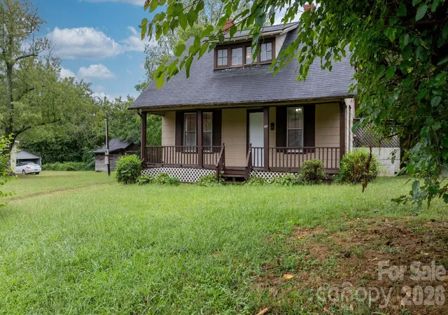 Photo 3 of Single family home for sale at 1847 2nd Avenue Sw, Hickory, NC 28602 | MLS# 4428691 | Listing updated on 2026-09-29
