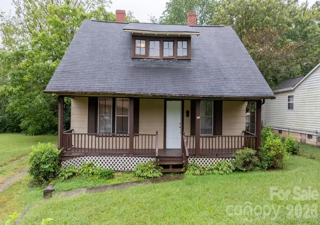 Photo 4 of Single family home for sale at 1847 2nd Avenue SW, Hickory, NC 28602 | MLS# 4428691 | Listing updated on 2026-09-29