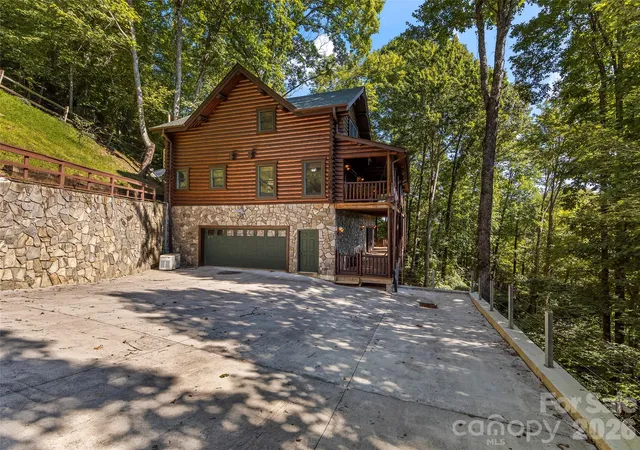 Photo 3 of Single family home for sale at 44 Kamama Trl, Maggie Valley, NC 28751 | MLS# 4428698 | Listing updated on 2026-09-29