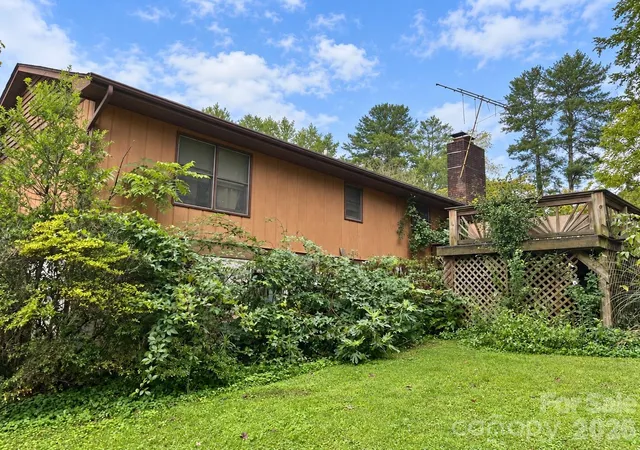 Photo 3 of Single family home for sale at 6 Daniel Dr, Fletcher, NC 28732 | MLS# 4428702 | Listing updated on 2026-10-01