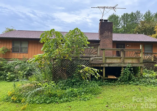 Photo 4 of Single family home for sale at 6 Daniel Dr, Fletcher, NC 28732 | MLS# 4428702 | Listing updated on 2026-10-01