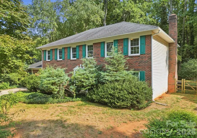 Photo 3 of Single family home for sale at 12417 Angel Oak Dr, Huntersville, NC 28078 | MLS# 4428705 | Listing updated on 2026-10-02