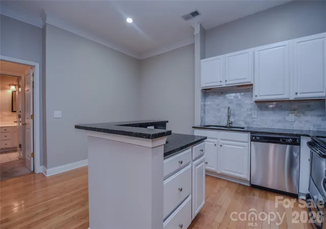 Photo 4 of Condo for sale at 727 Garden District Dr, Charlotte, NC 28202 | MLS# 4428737 | Listing updated on 2026-09-30